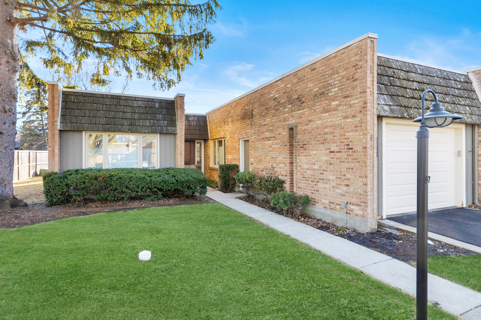 1817 Somerset Lane, Northbrook, IL