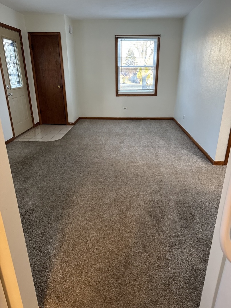 207 N LORD Avenue, Carpentersville, IL