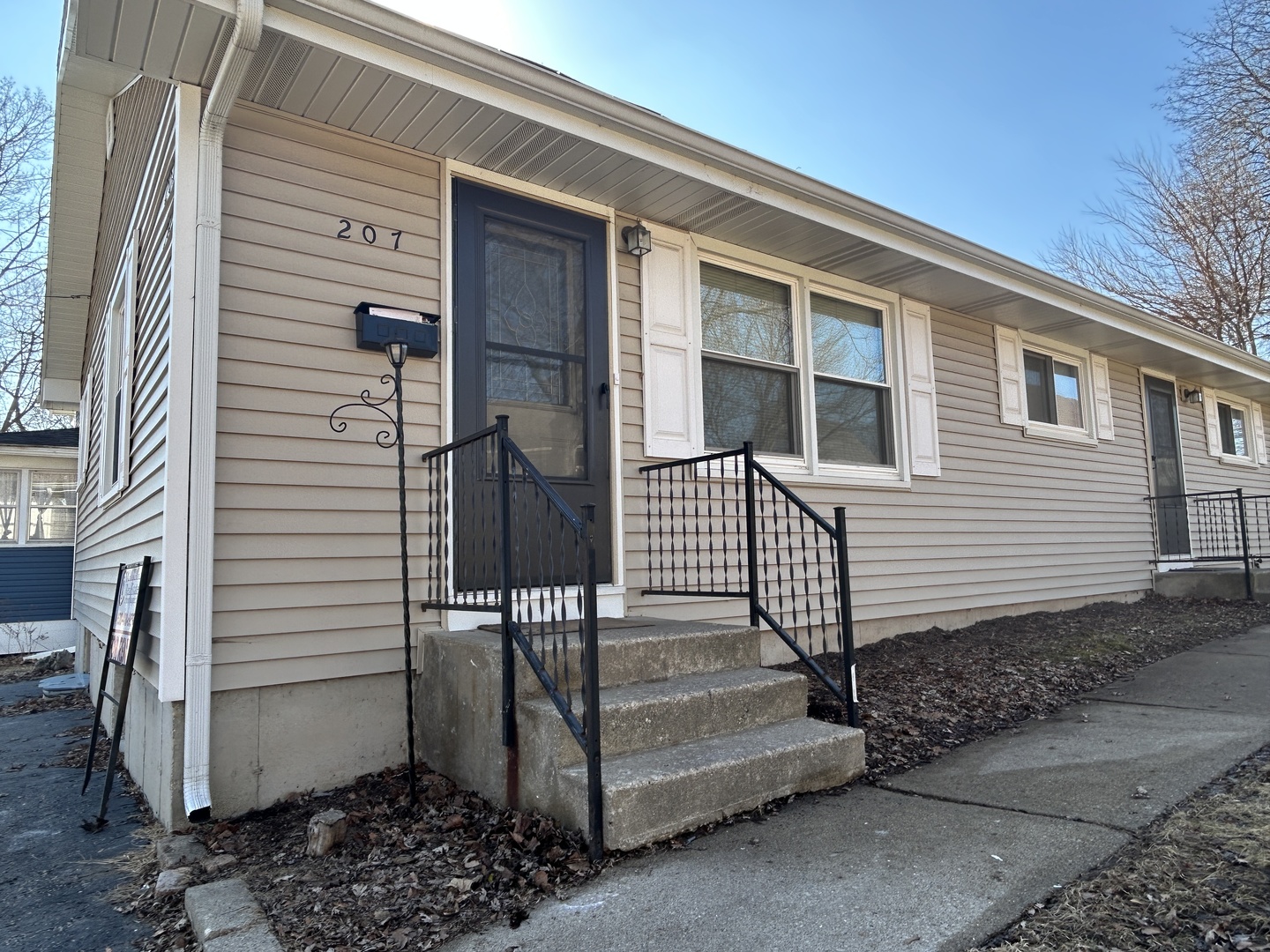 207 N LORD Avenue, Carpentersville, IL