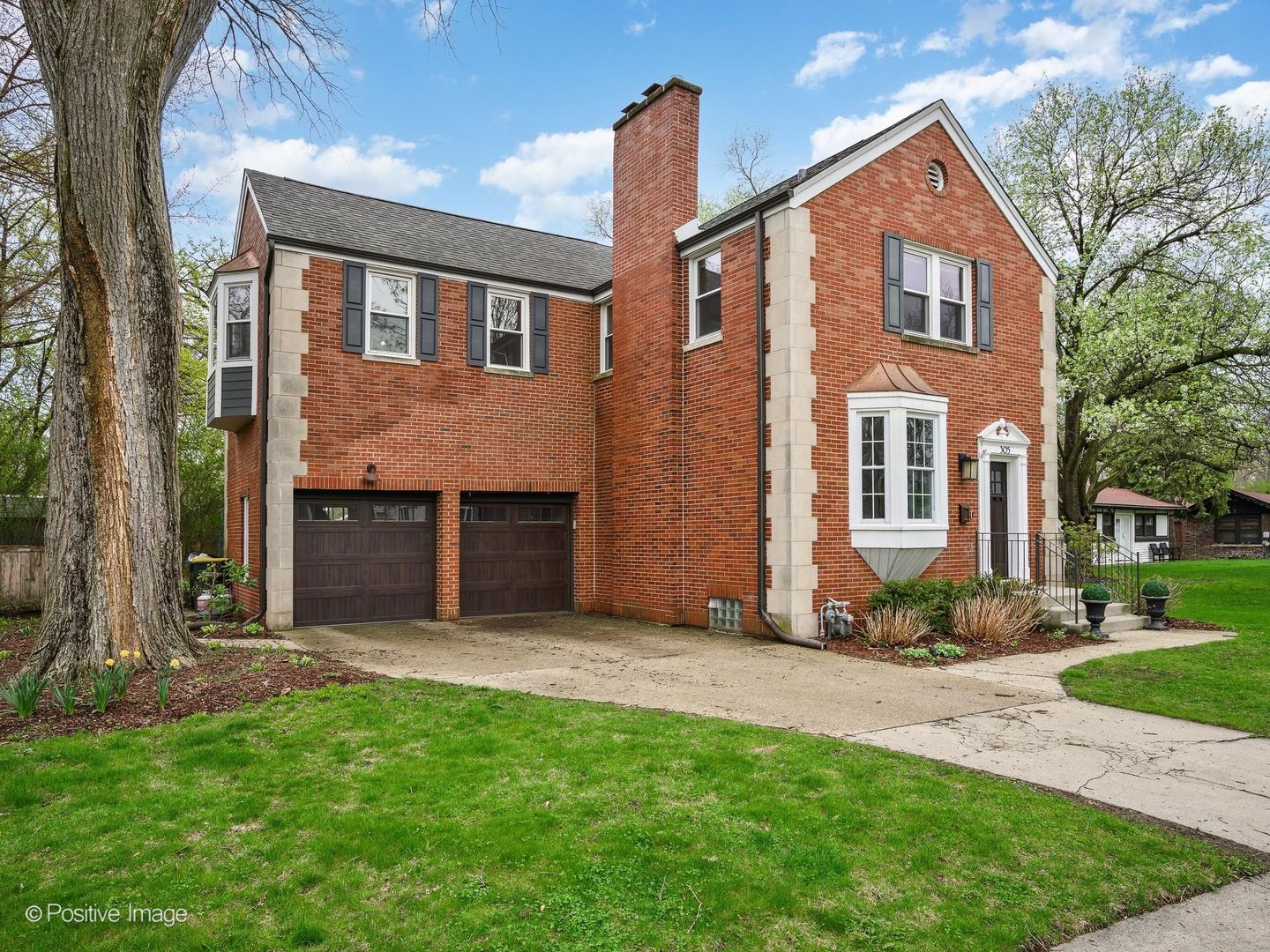 305 Maplewood Road, Riverside, IL