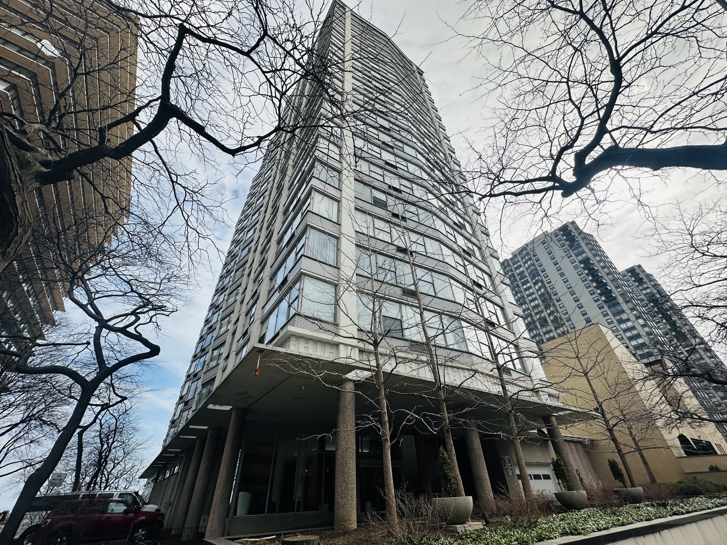 5757 N Sheridan Road #17H, Chicago, IL