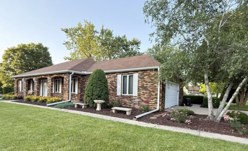 300 Fieldstone Lane, Dixon, IL