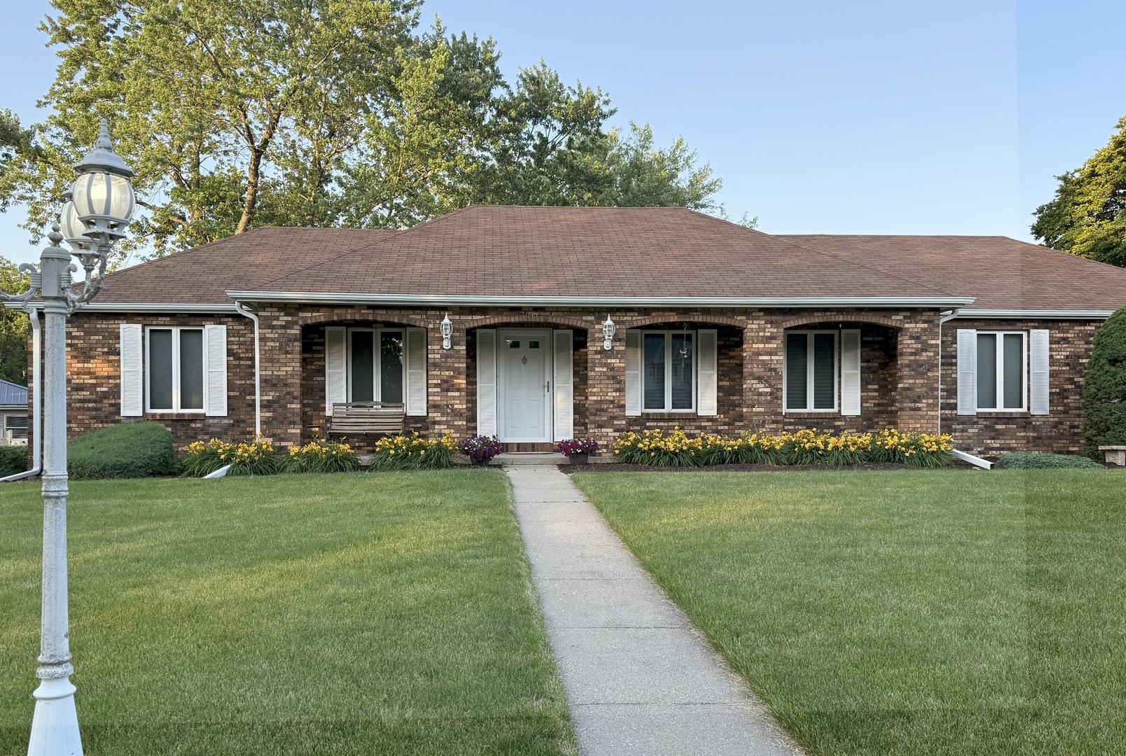 300 Fieldstone Lane, Dixon, IL