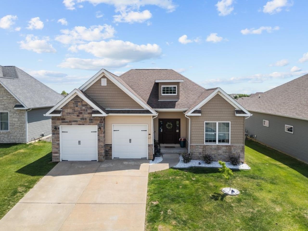 67 Cobblestone Lane, Le Claire, IA