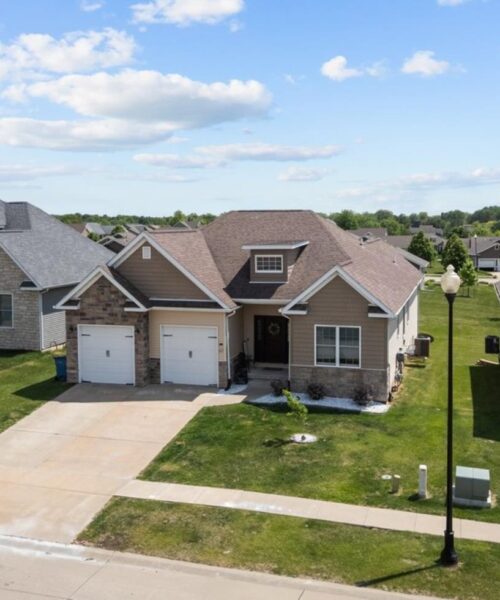 67 Cobblestone Lane, Le Claire, IA