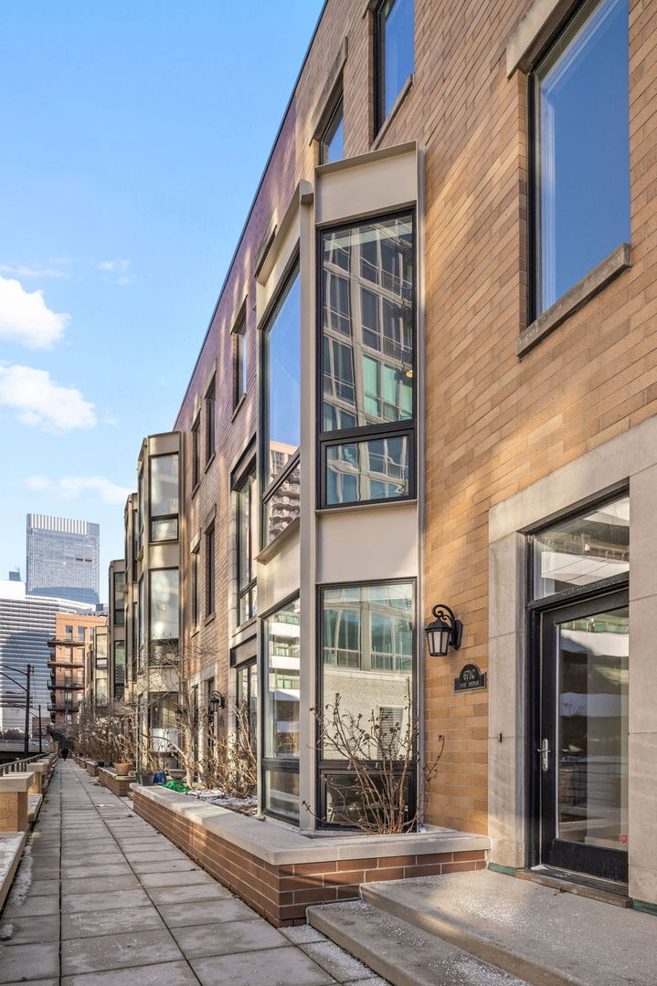 671 W WAYMAN Street #C, Chicago, IL