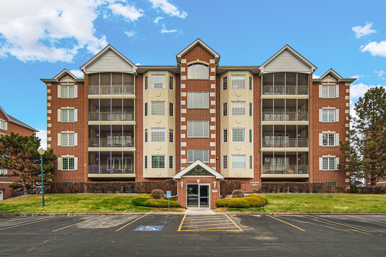 7920 Trinity Circle #4SW, Tinley Park, IL