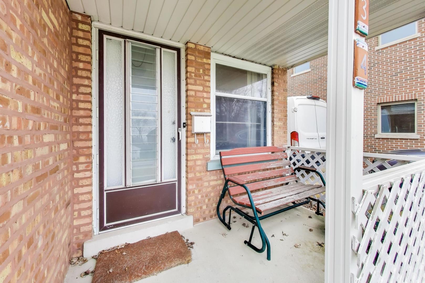 8334 N New England Avenue, Niles, IL