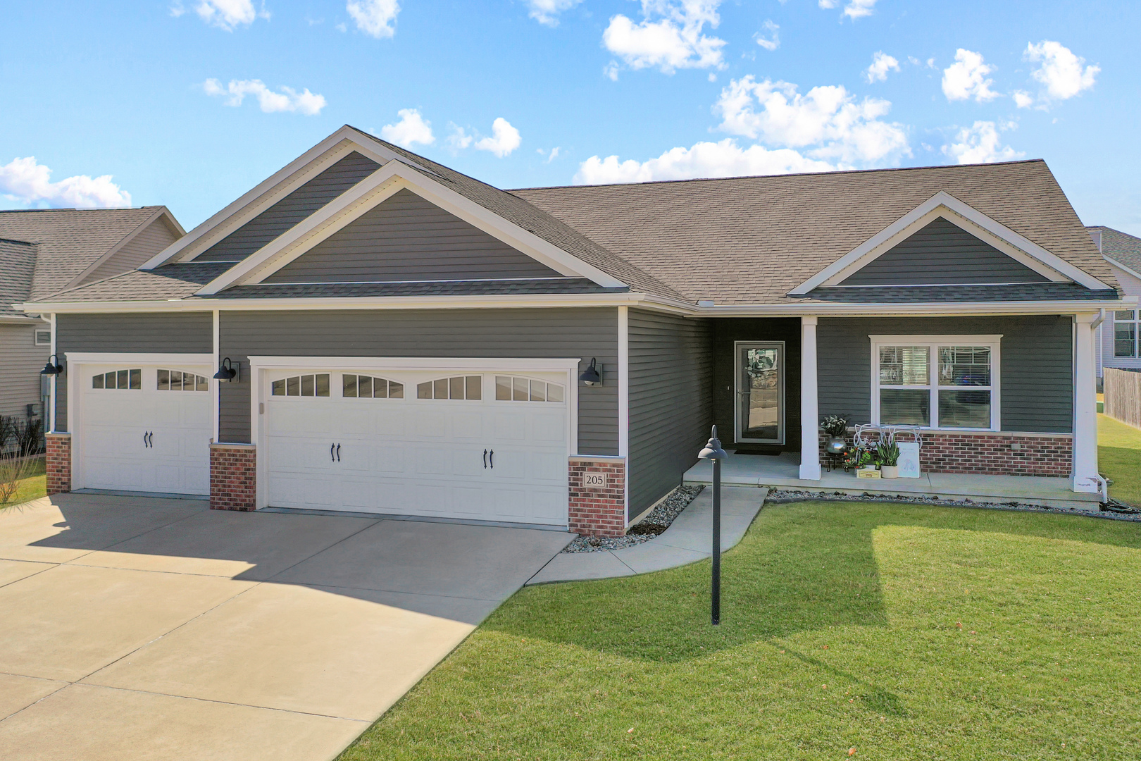 205 Potomac Avenue, Savoy, IL