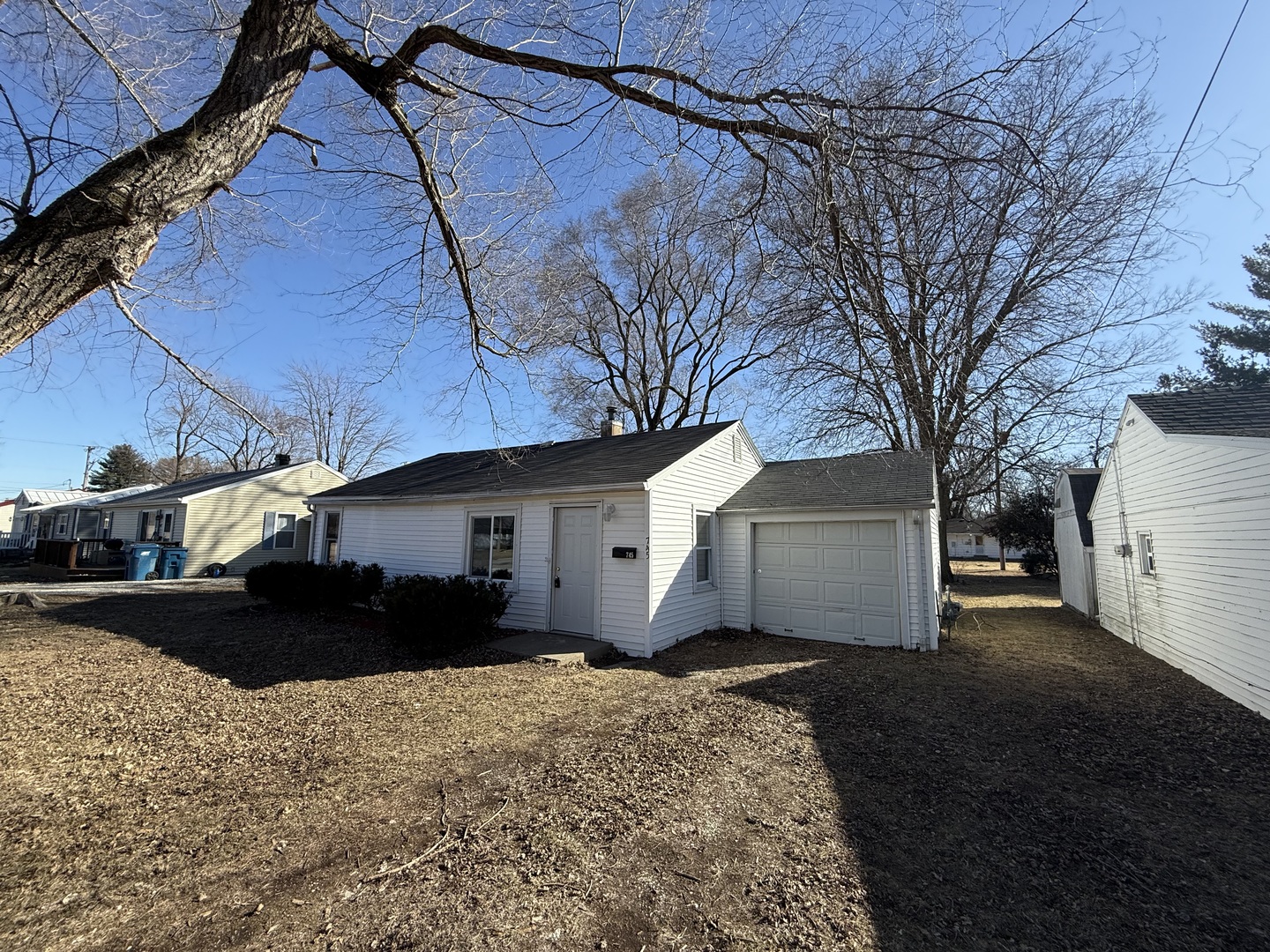 745 E Oak Street, Watseka, IL