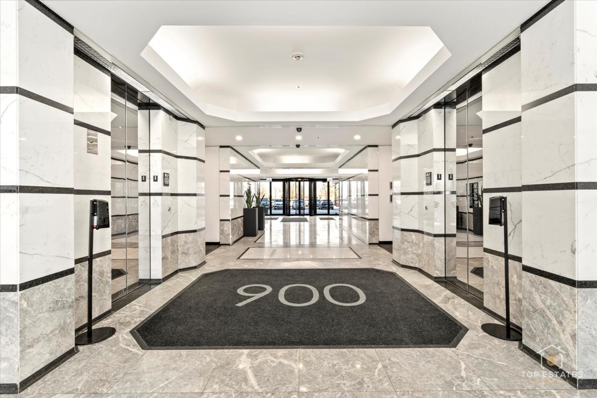900 National Parkway, Schaumburg, IL