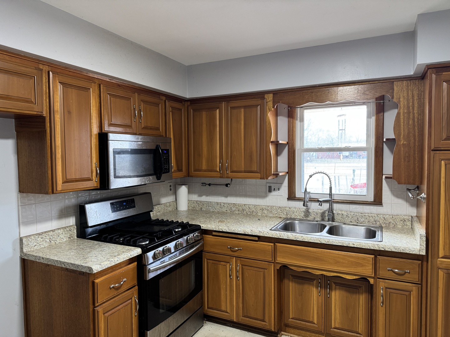 1988 S Bend Road, Rockford, IL