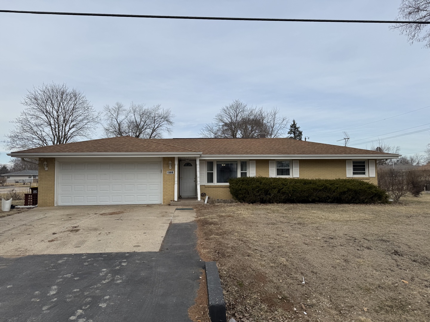 1988 S Bend Road, Rockford, IL