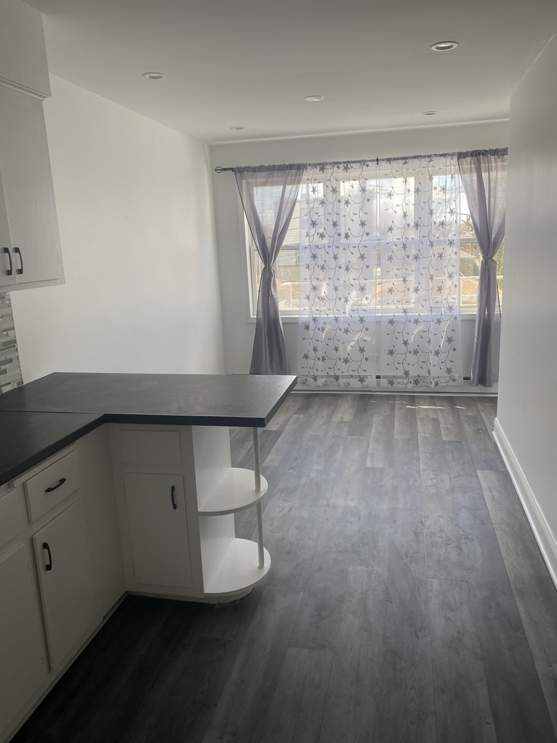 5530 N Mango Avenue #2, Chicago, IL