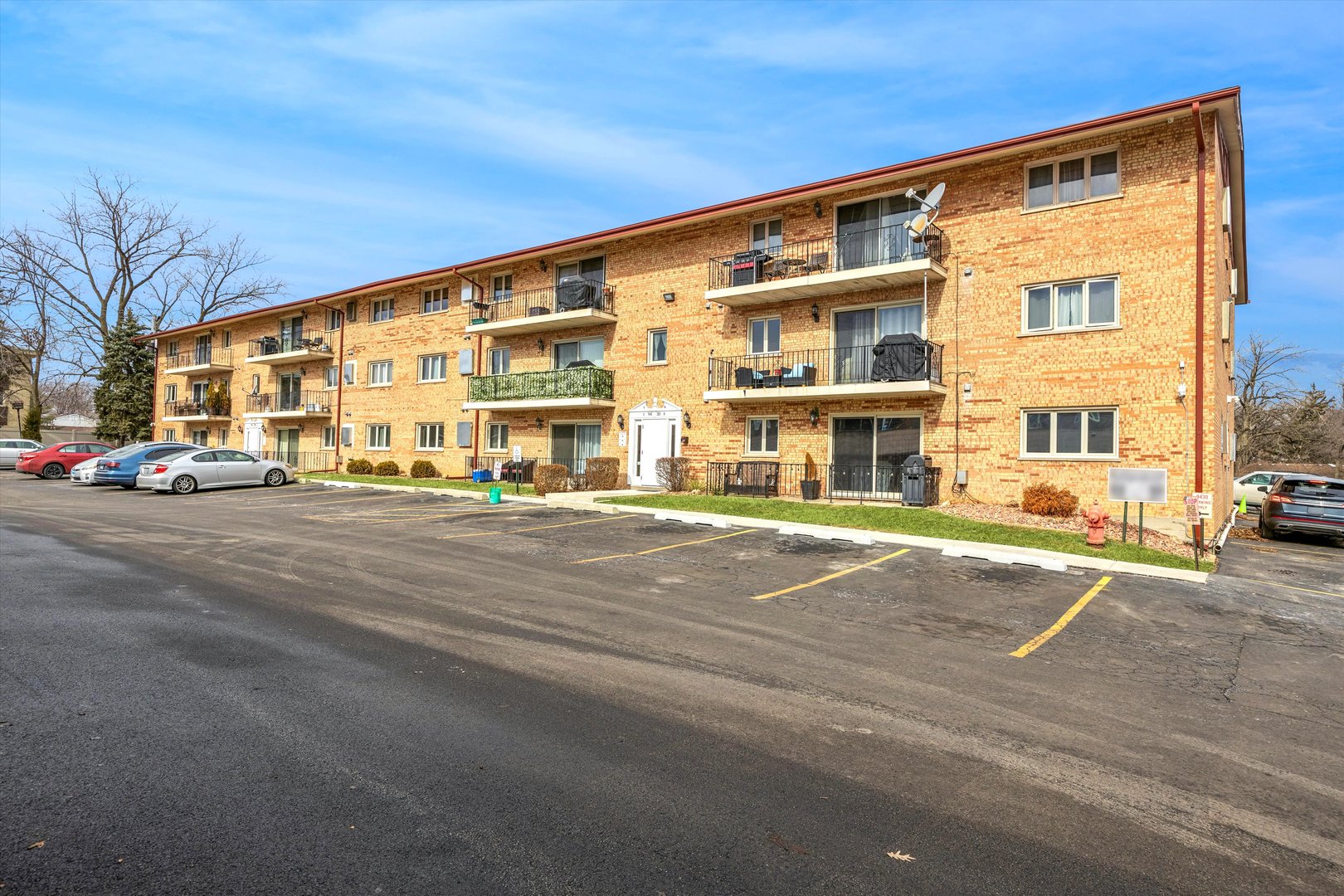 9430 Greenbriar Drive #2H, Hickory Hills, IL