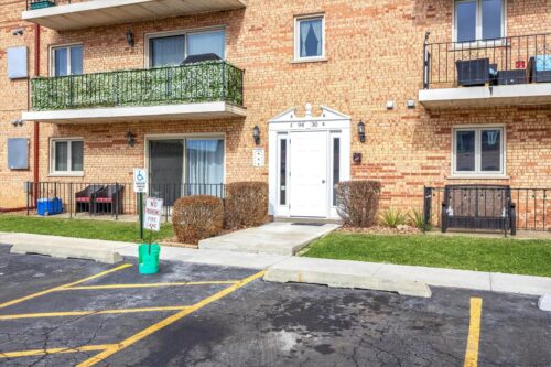 9430 Greenbriar Drive #2H, Hickory Hills, IL
