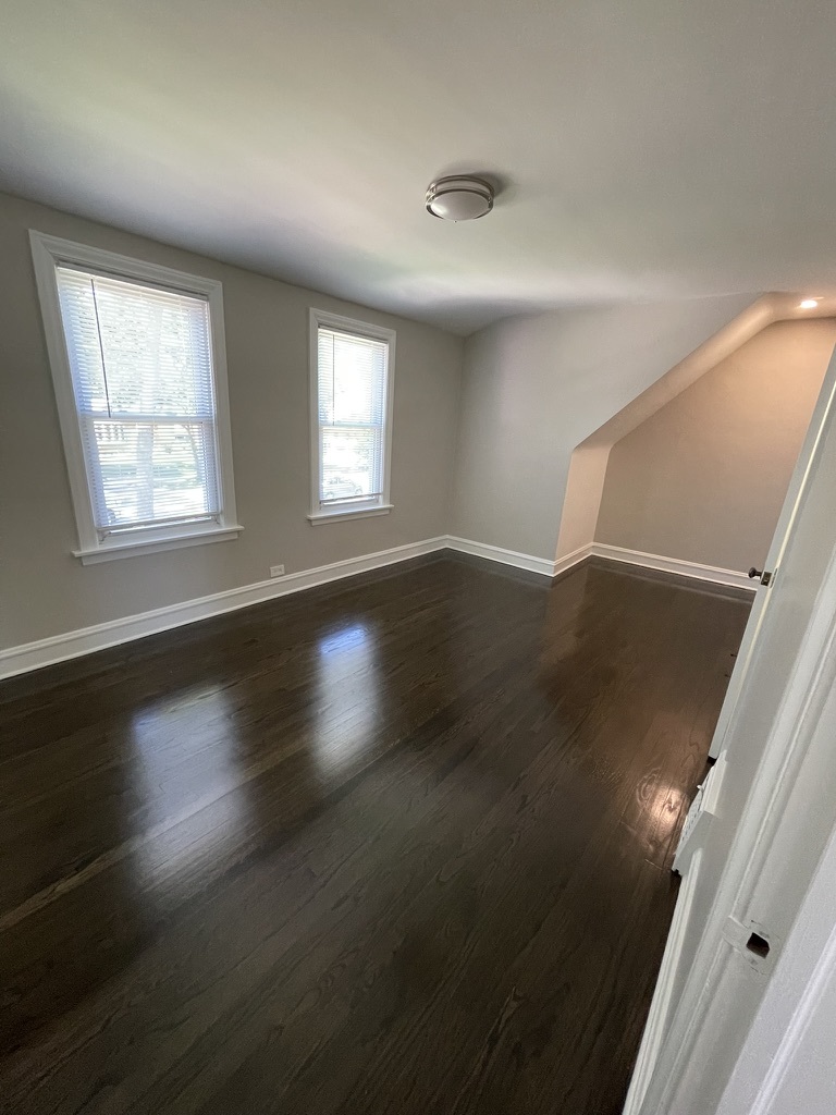 325 Columbia Avenue, Des Plaines, IL