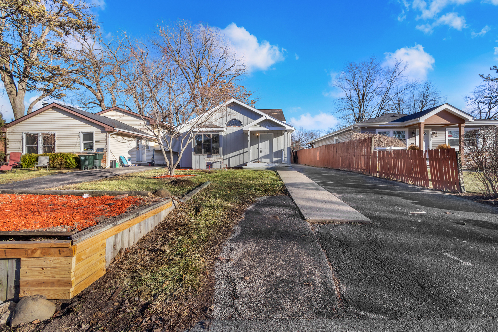 26235 N Walnut Avenue, Mundelein, IL