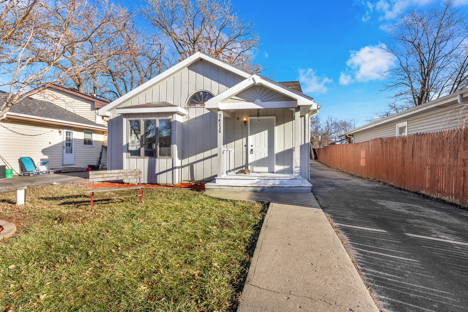26235 N Walnut Avenue, Mundelein, IL