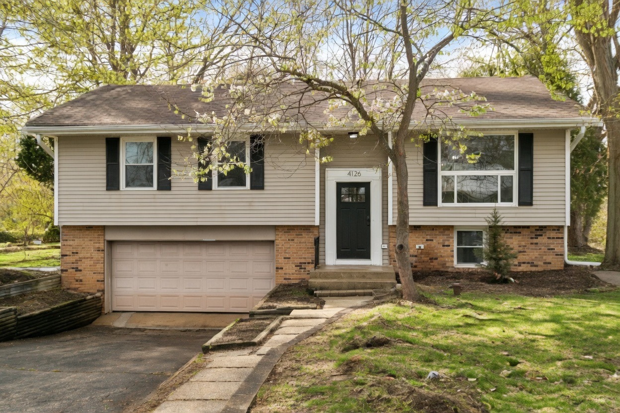 4126 Wildwood Drive, Crystal Lake, IL