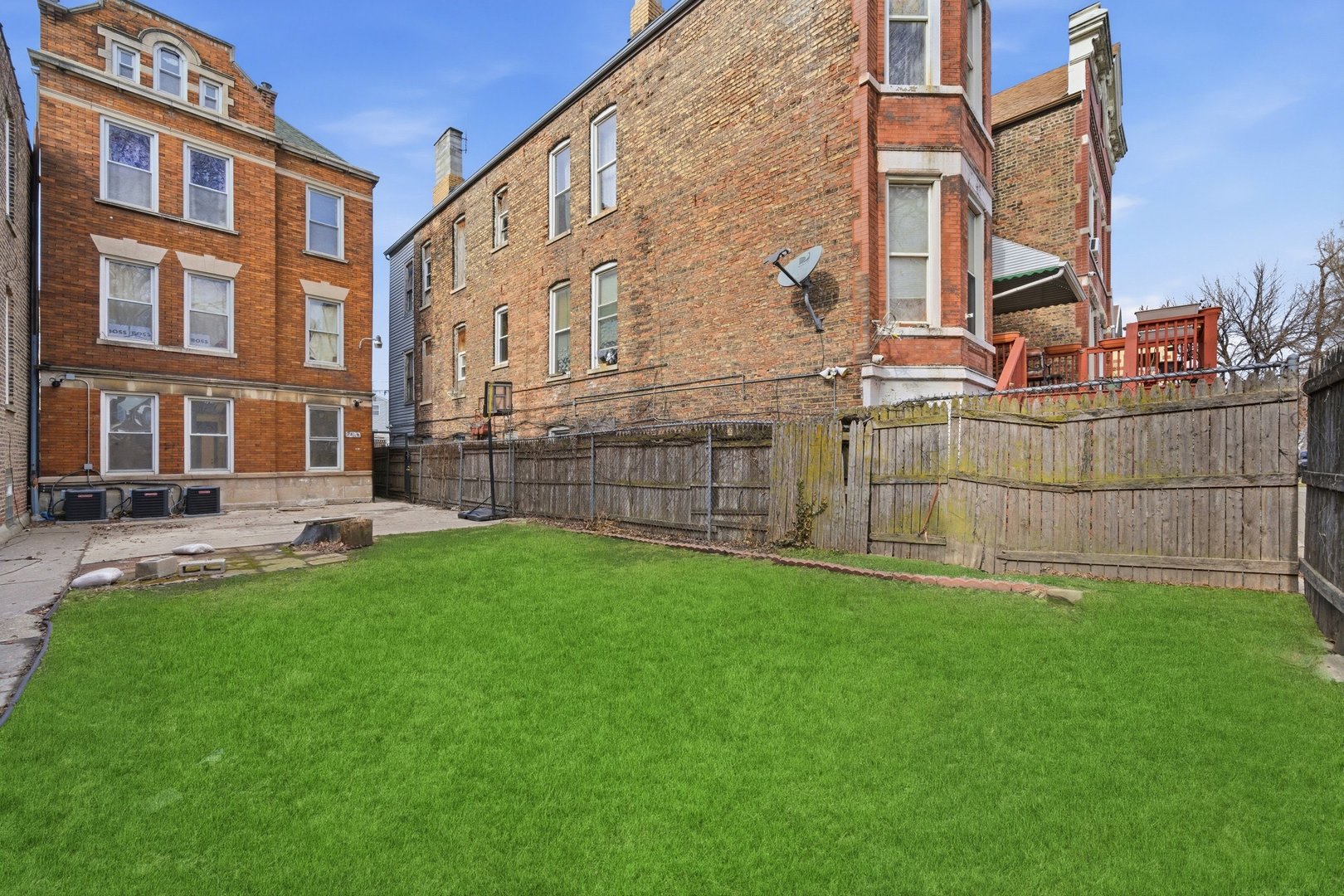 2420 S Sawyer Avenue, Chicago, IL