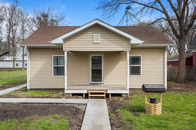 112 E Center Street, Seymour, IL