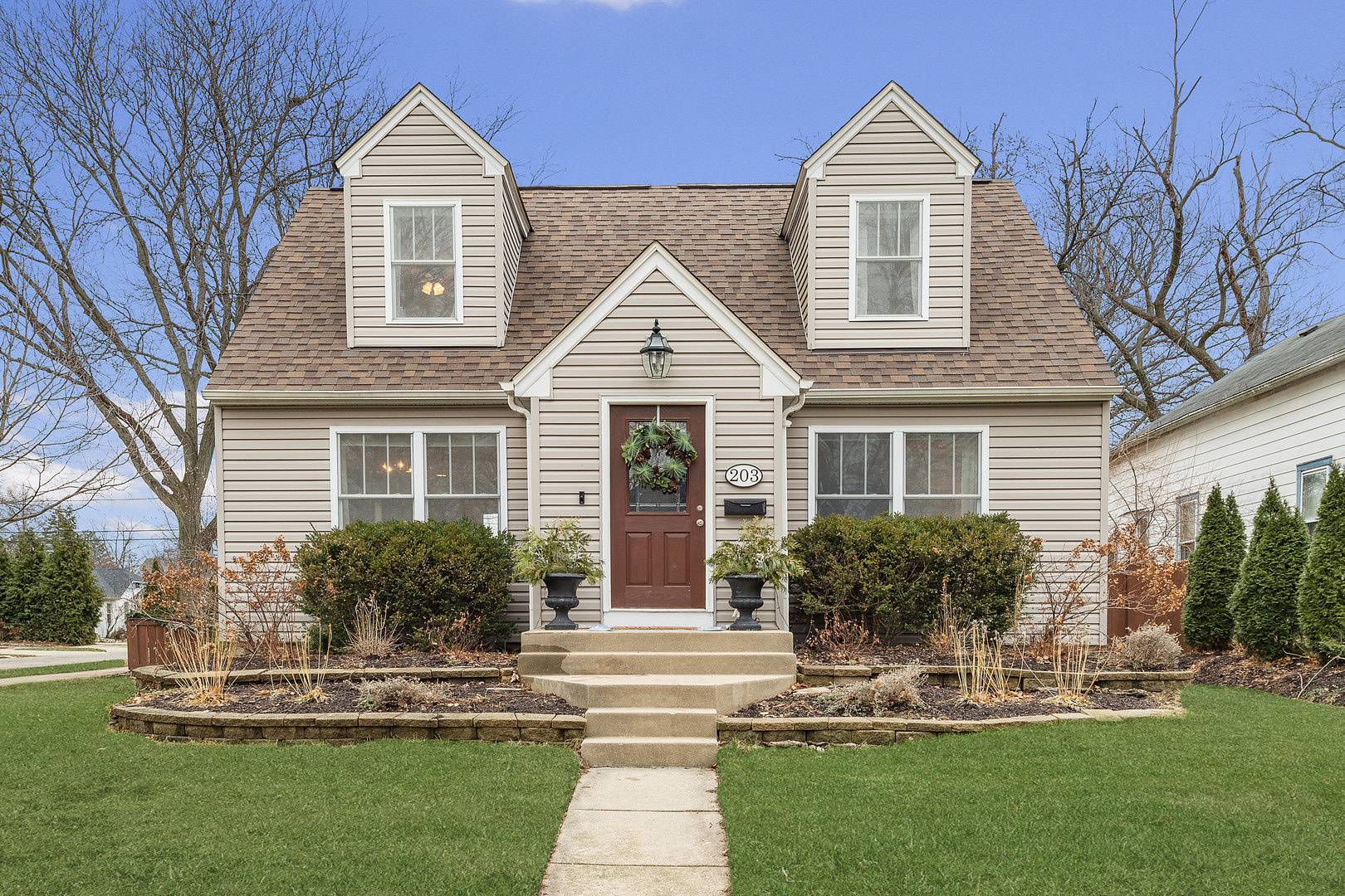 203 S HUDSON Street, Westmont, IL