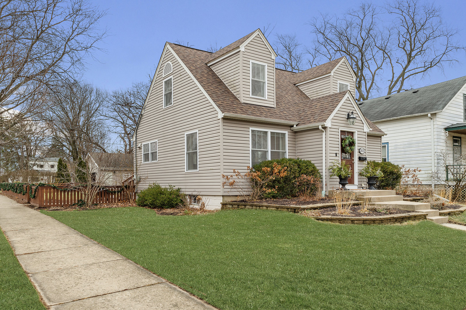 203 S HUDSON Street, Westmont, IL