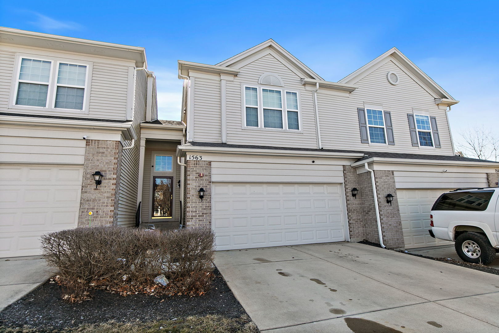 1563 Yellowstone Drive, Streamwood, IL