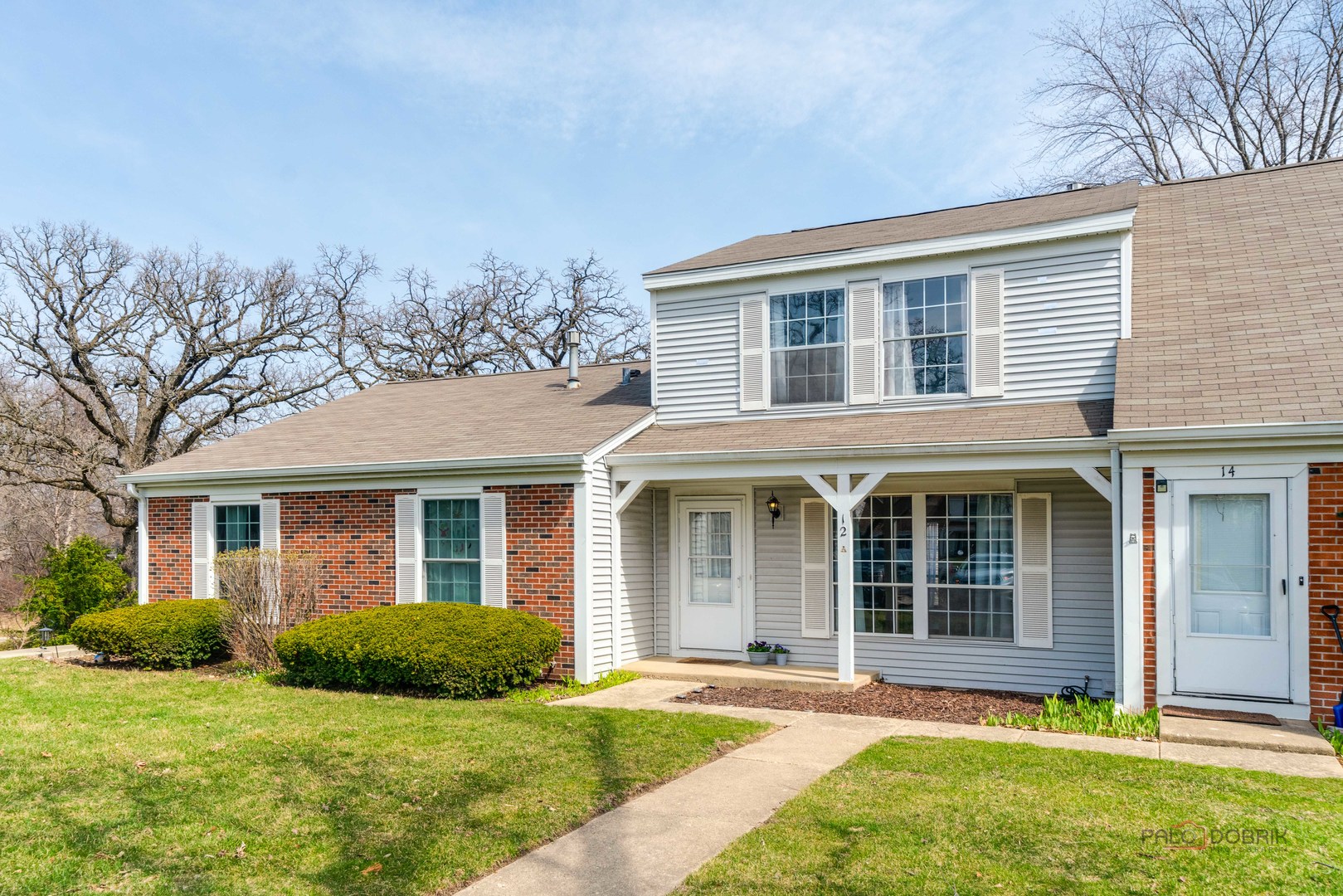 12 Oak Valley Drive, Cary, IL