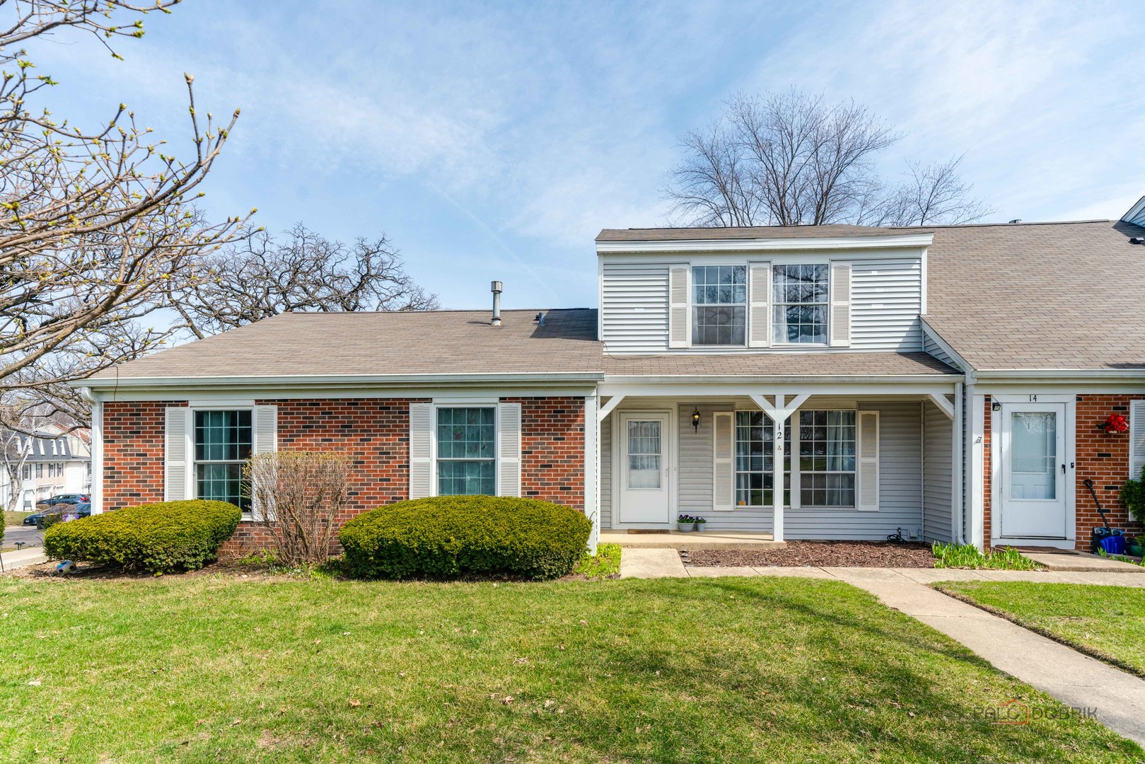 12 Oak Valley Drive, Cary, IL