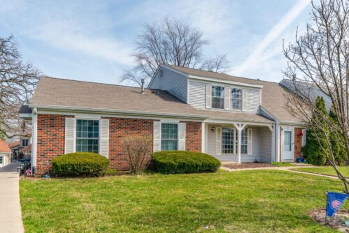 12 Oak Valley Drive, Cary, IL