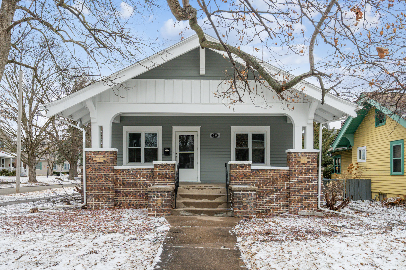 1102 E Dover Court, Davenport, IA