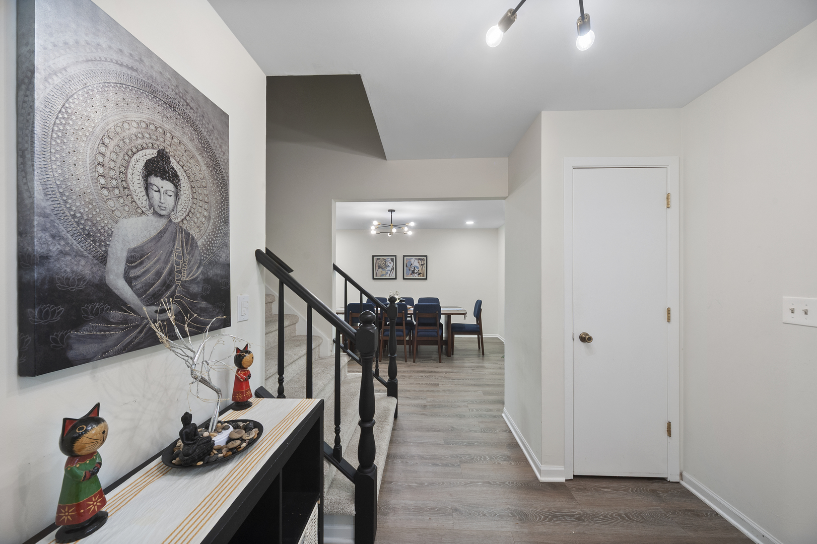 8 Hampton Court, Mundelein, IL