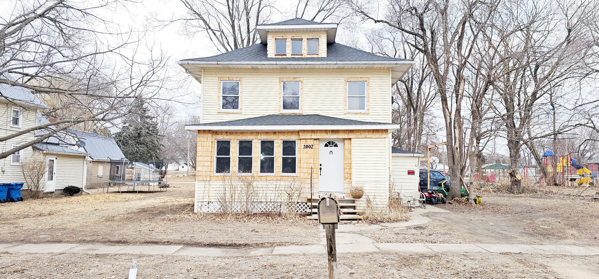 1002 Locust Street, Thomson, IL