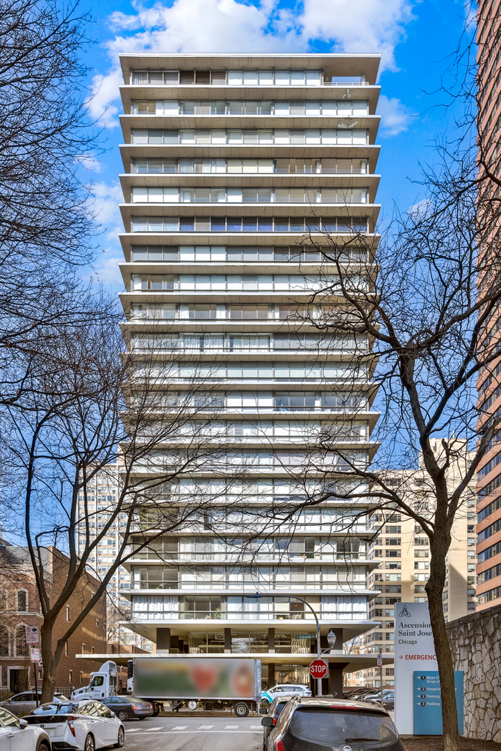 320 W OAKDALE Avenue #1301-1302, Chicago, IL