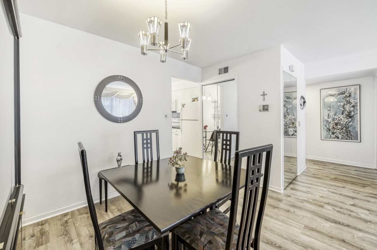 9387 Bay Colony Drive #3W, Des Plaines, IL