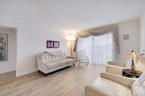 9387 Bay Colony Drive #3W, Des Plaines, IL