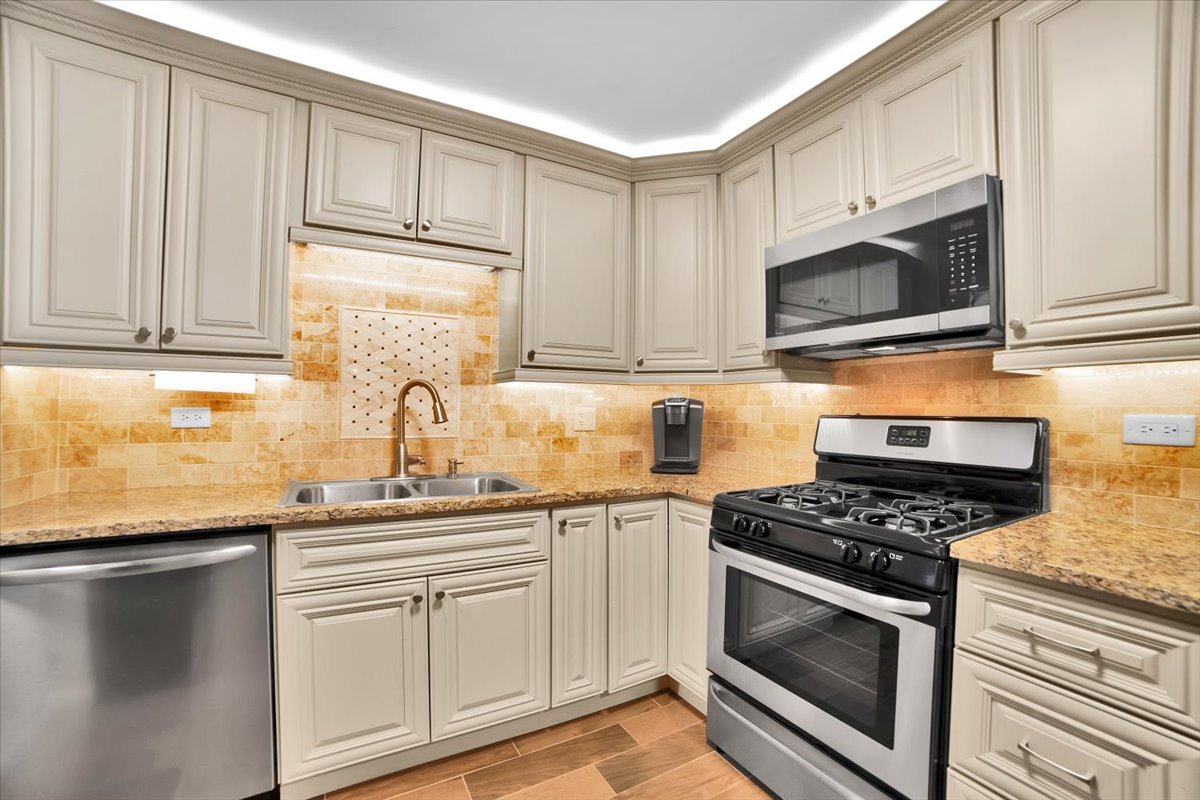 950 E Wilmette Road #325, Palatine, IL