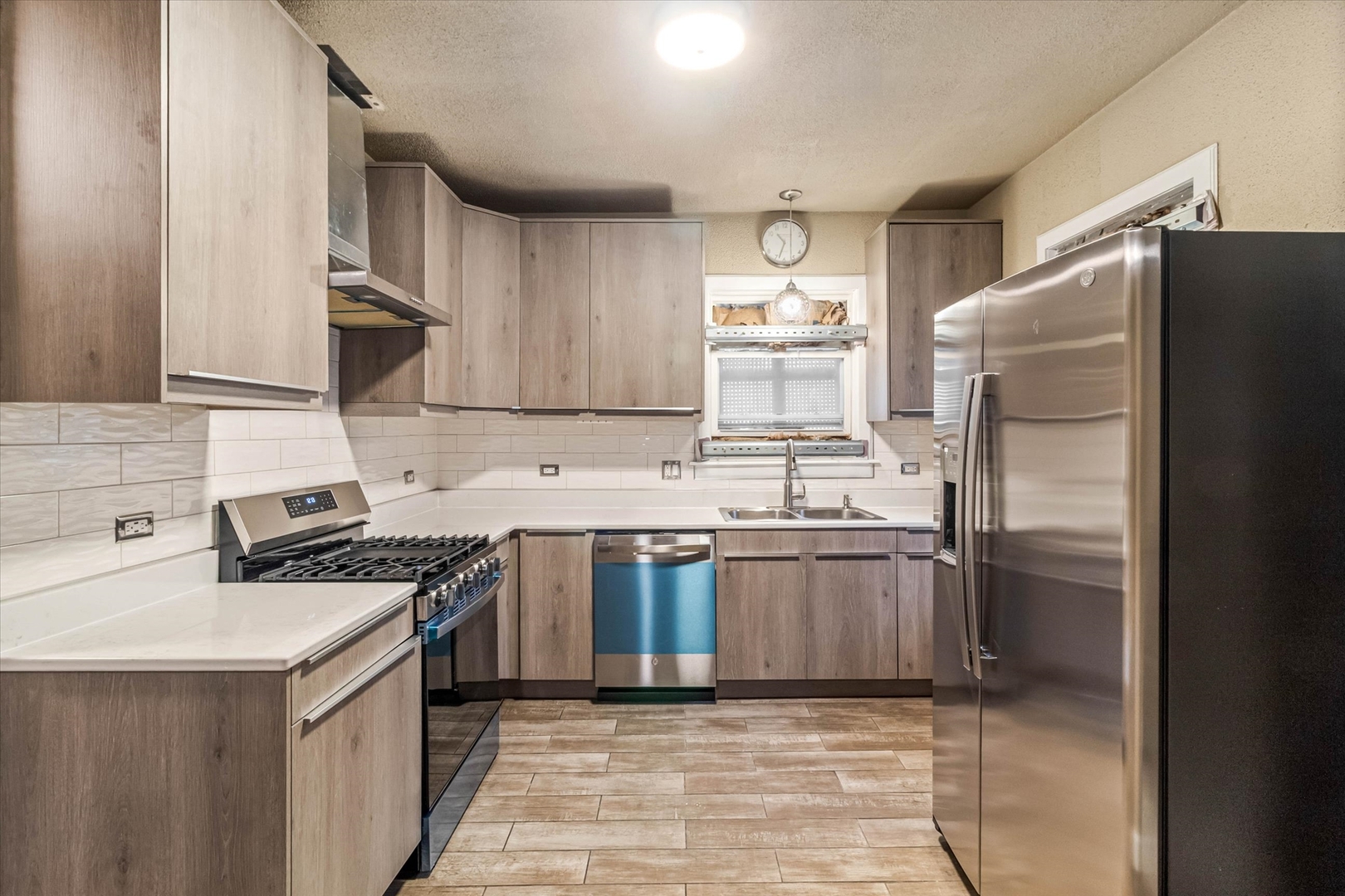 10524 S LaSalle Street, Chicago, IL