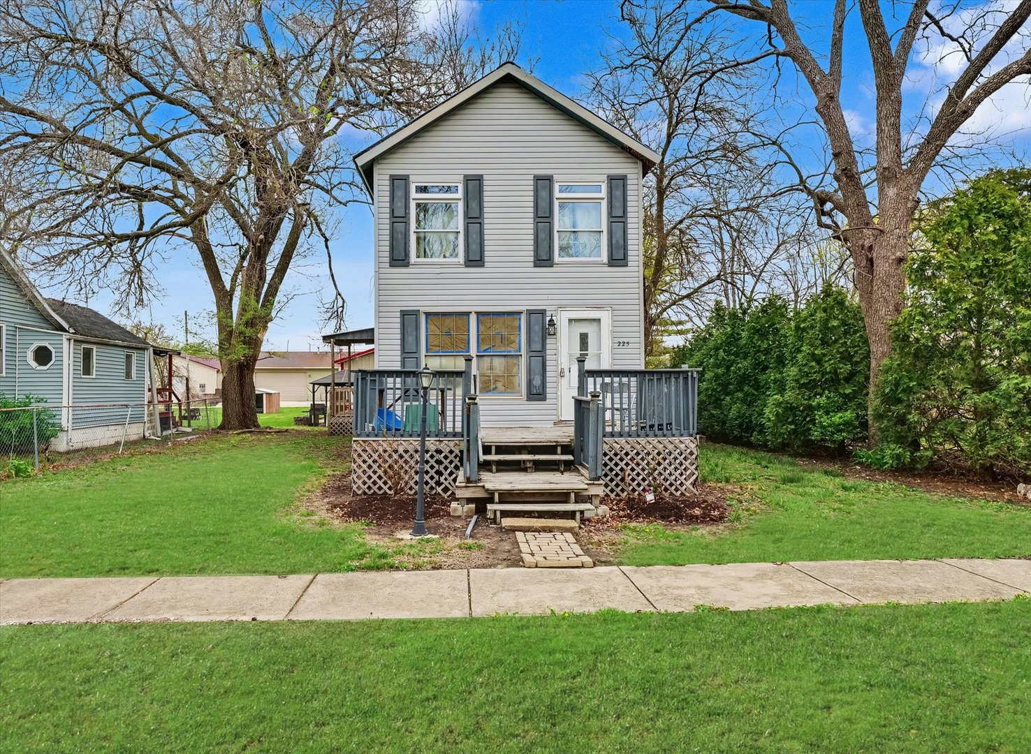 225 E Pine Street, Paxton, IL