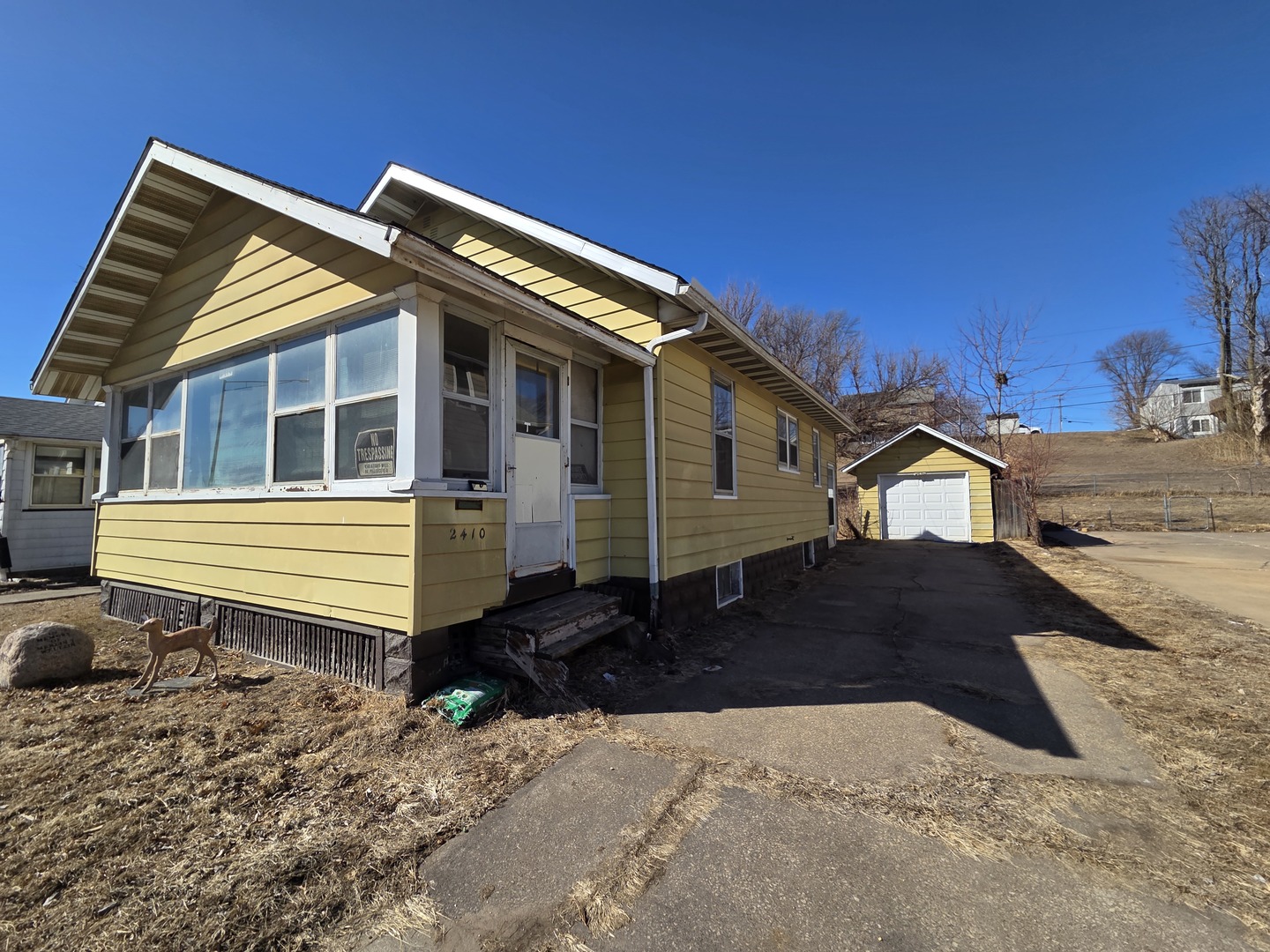 2410 Camanche Avenue, Clinton, IA