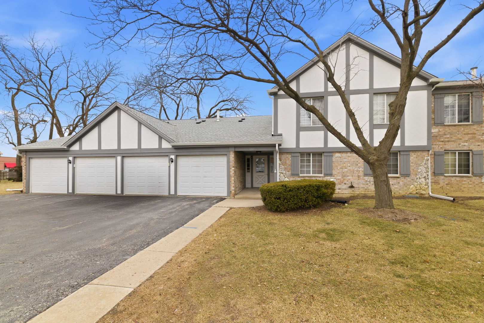 1215 Williamsport Drive #2, Westmont, IL