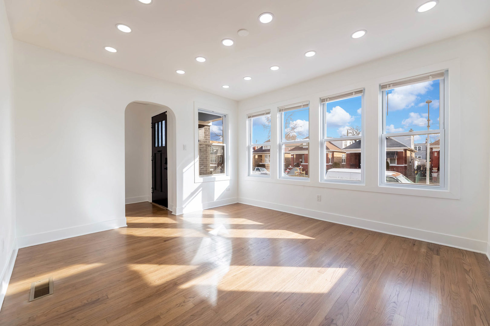 6742 S Carpenter Street, Chicago, IL
