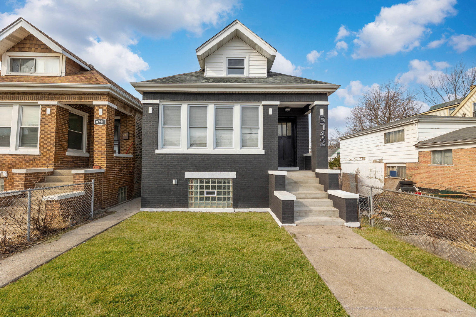 6742 S Carpenter Street, Chicago, IL