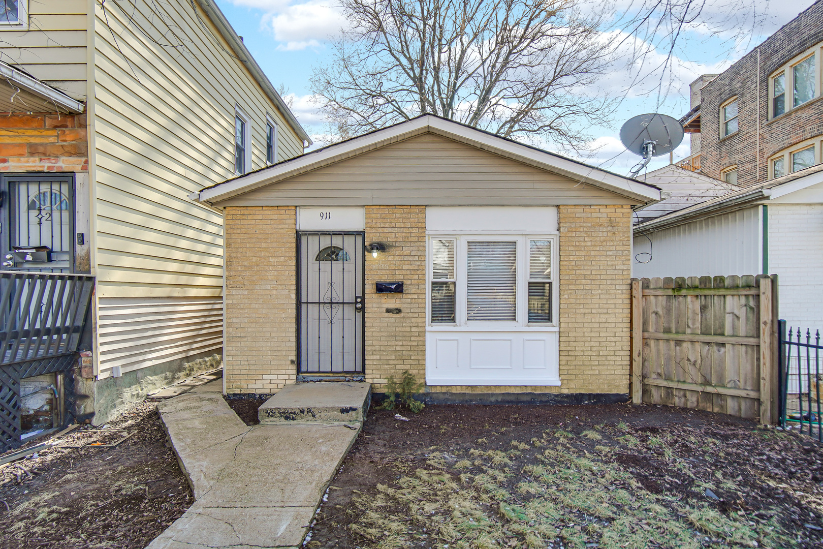 911 E 76th Street, Chicago, IL