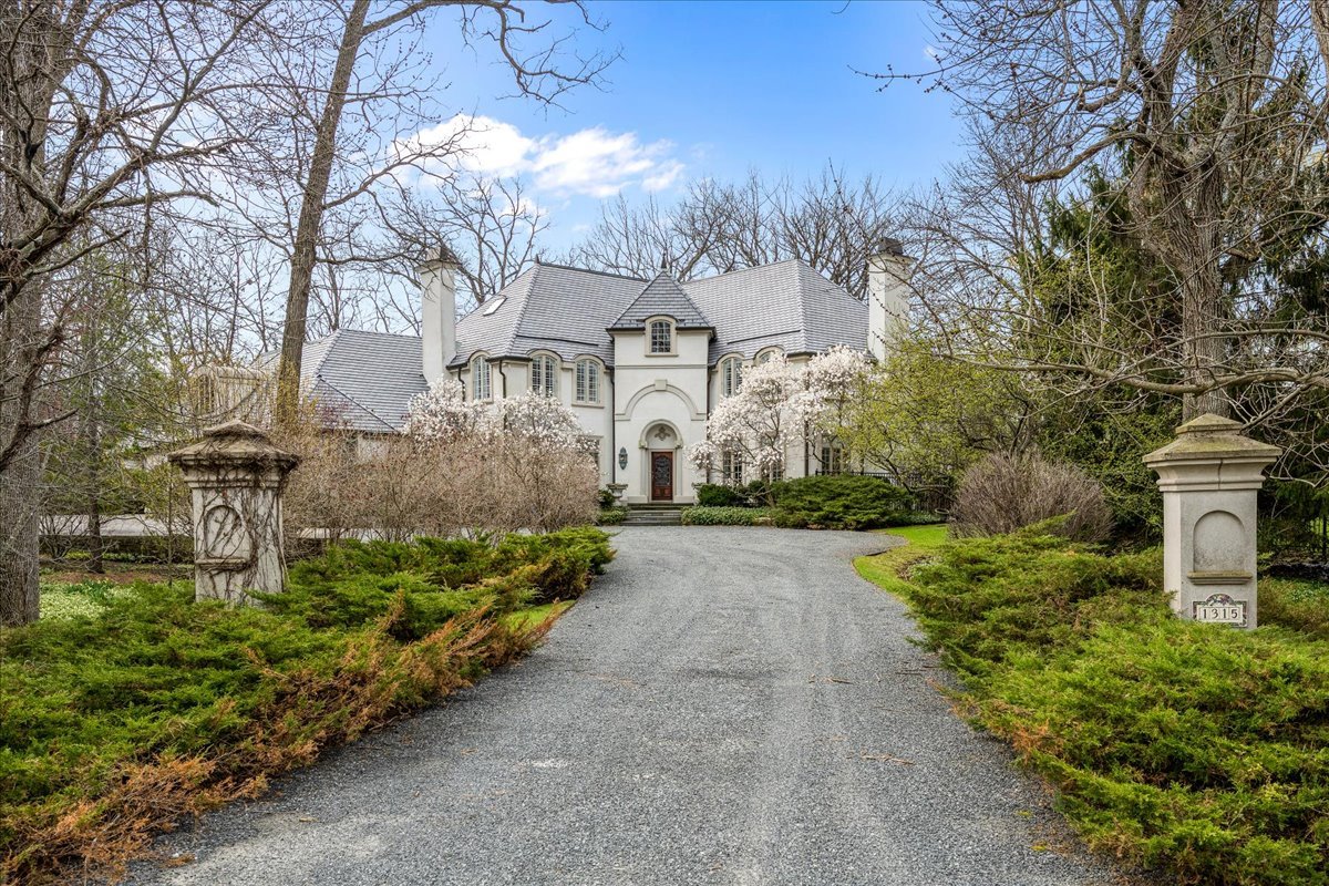 1315 Abington Cambs Drive, Lake Forest, IL