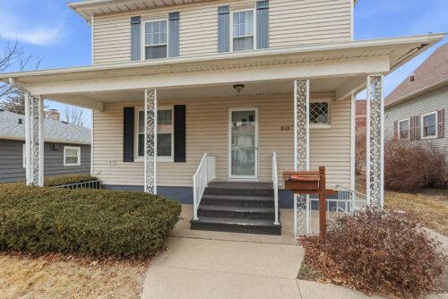 908 Grand Court, Davenport, IA