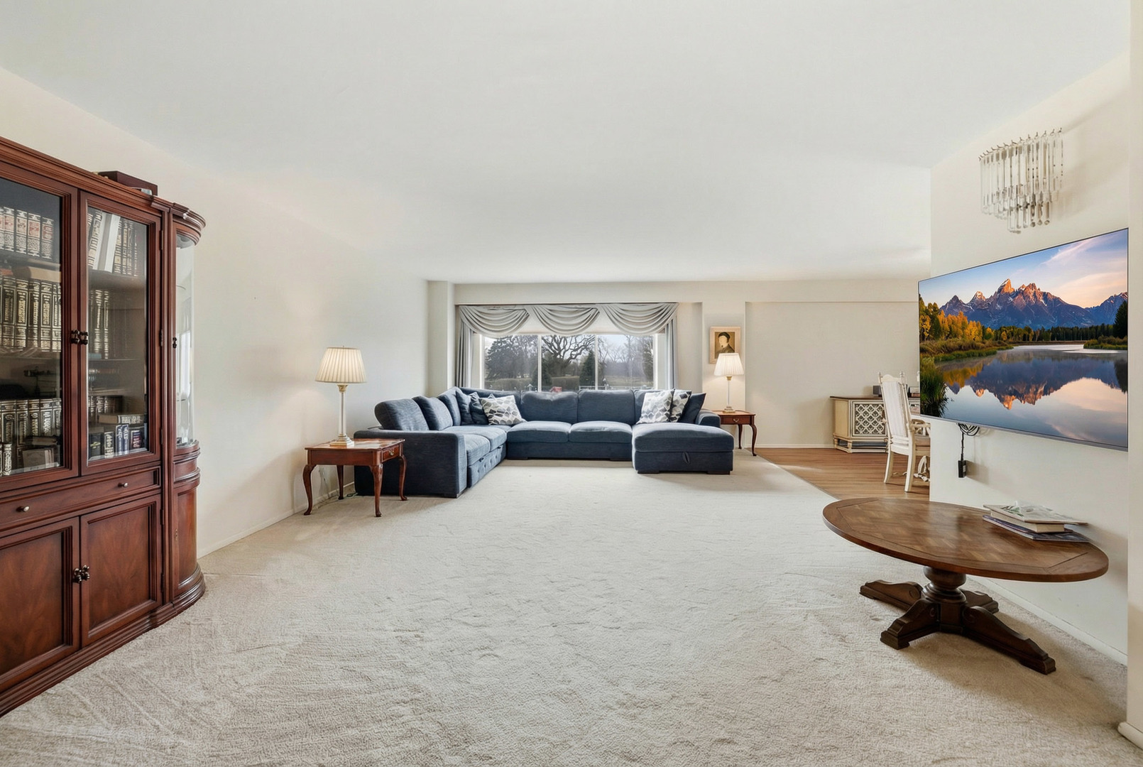 6933 N Kedzie Avenue #202, Chicago, IL