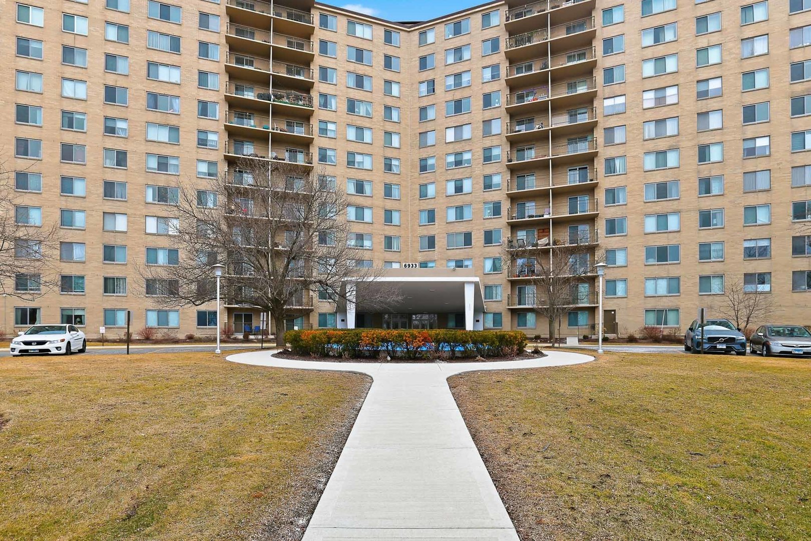 6933 N Kedzie Avenue #202, Chicago, IL